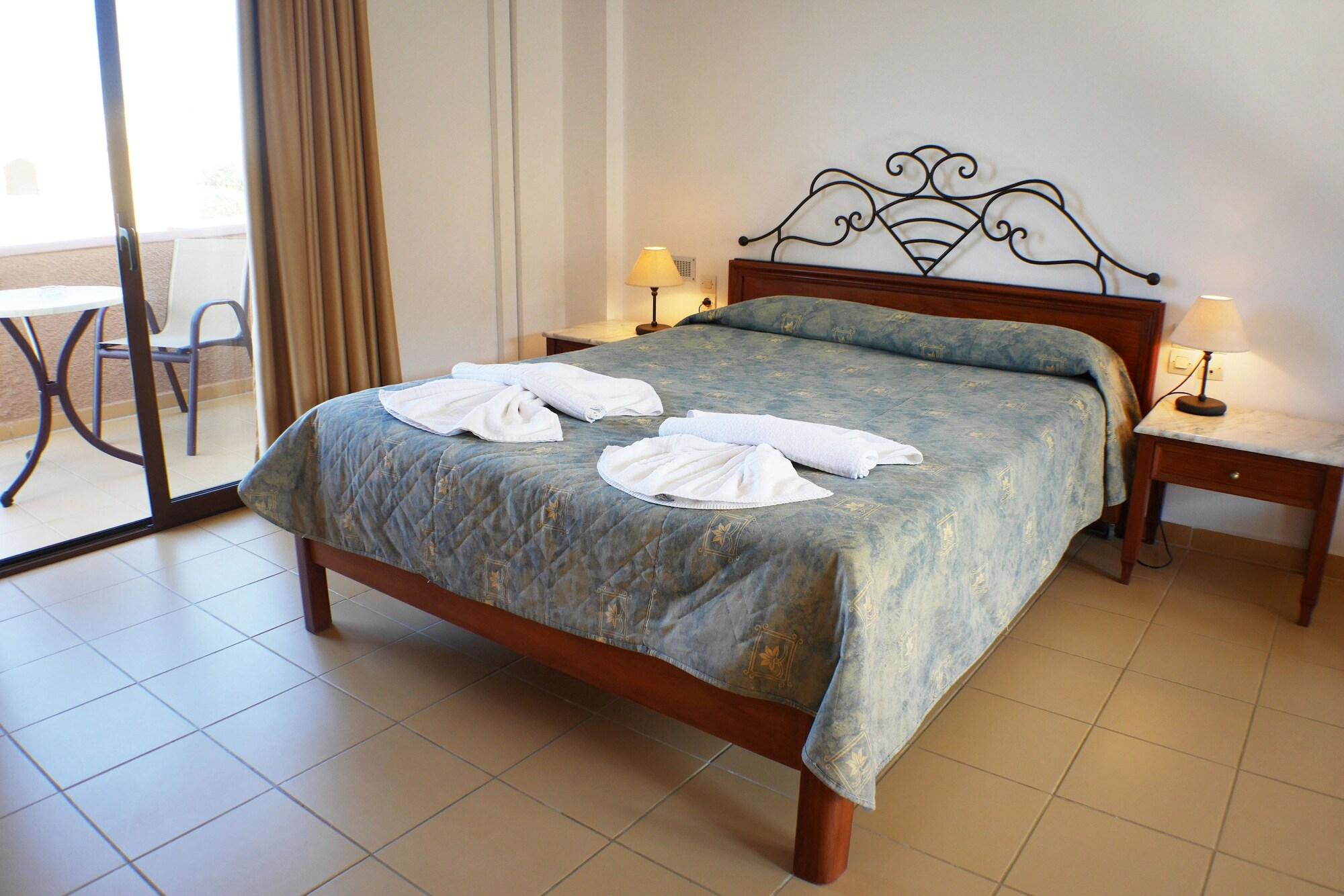 Areti Aparthotel Ханья Экстерьер фото